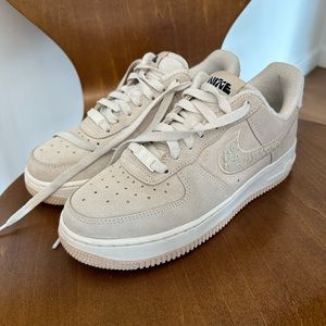 Nike Air Force 1 ‘07 SE Sneakers